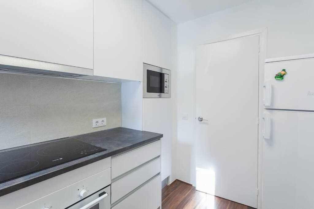 Apartamento Para 4 Con Terraza En El Centro Girona Luaran gambar