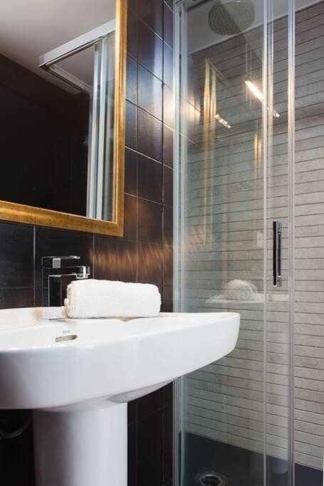 Apartamento Para 4 Con Terraza En El Centro Girona Luaran gambar